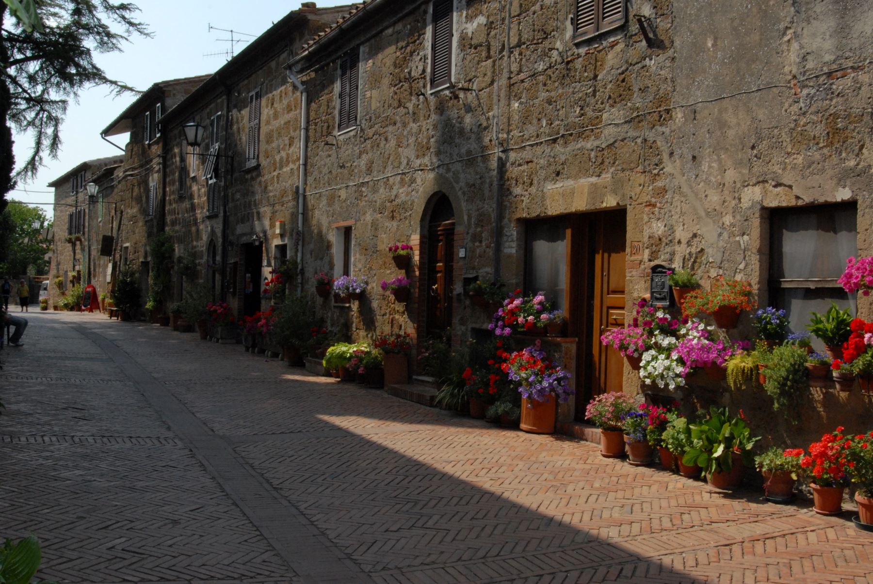 Sovana Via del Duomo Sovana Via del Duomo